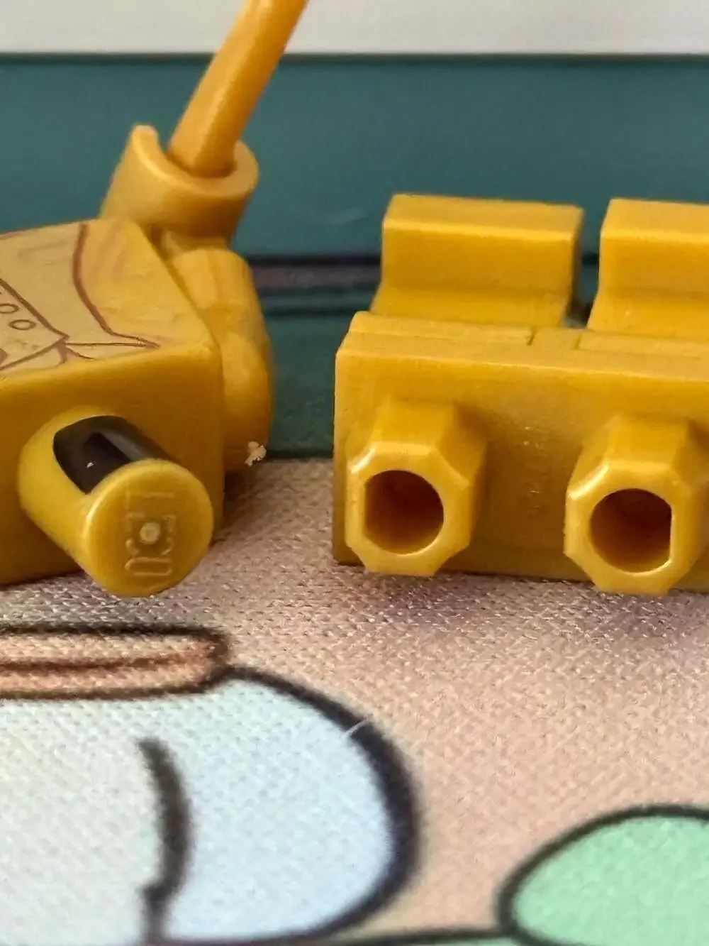 LEGO pearl gold